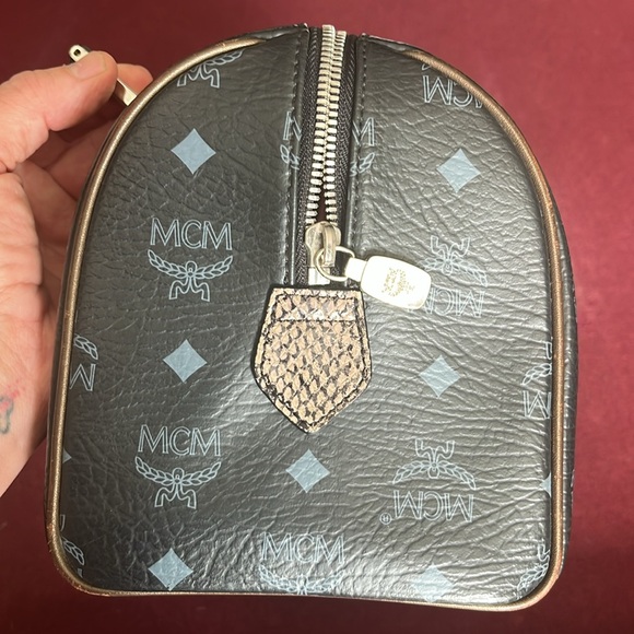 MCM Princess Lion Boston Bag EUC - Picture 11 of 13